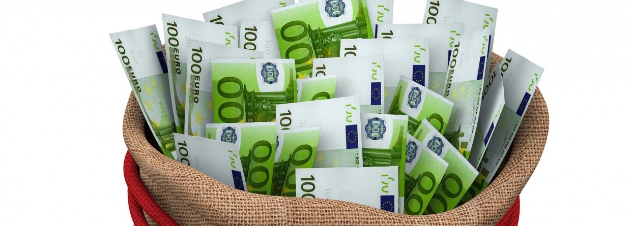 Een jute zak vol met 100 euro biljetten